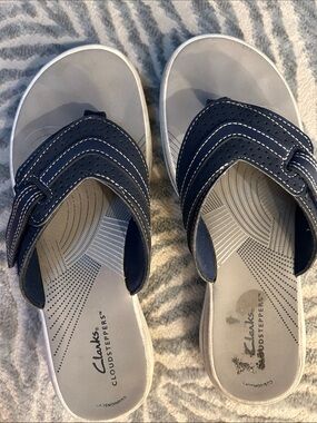 Clark’s Cloudsteppers Water Flip Flops Size 7